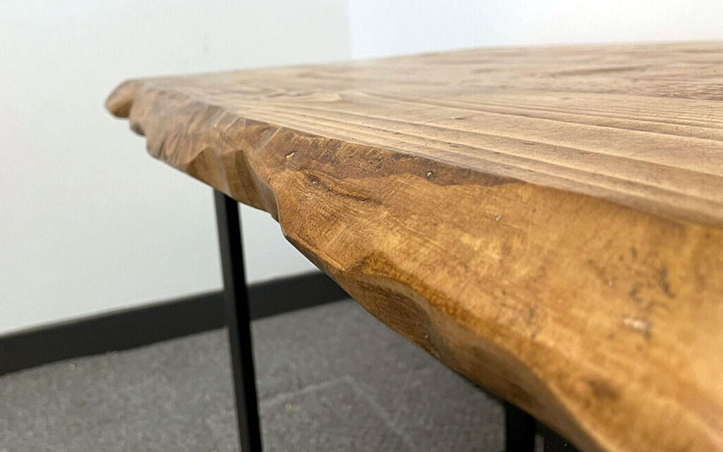 wykończenie krawędzi live edge